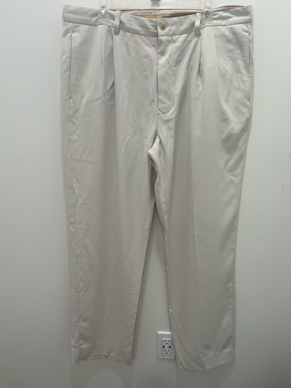 Tommy Bahama Men's Cream Pleated Dress Pants